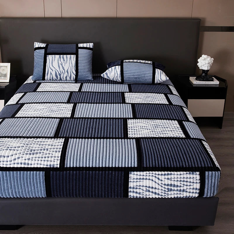 Queen/King Plush Fitted Sheet Deep Pocket Bedskirt with Non Slip Fleece Mattress Cover Quilted Geometric Check Bed Sheet Wrinkle & Pill Resistant Machine Washable All Season Cozy Bedding