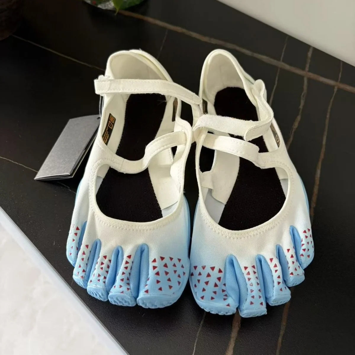 Five Fingers Breathable Non-Slip Barefoot Yoga Shoes Lightweight Indoor Gym Training Dance Casual Sports Sneakers