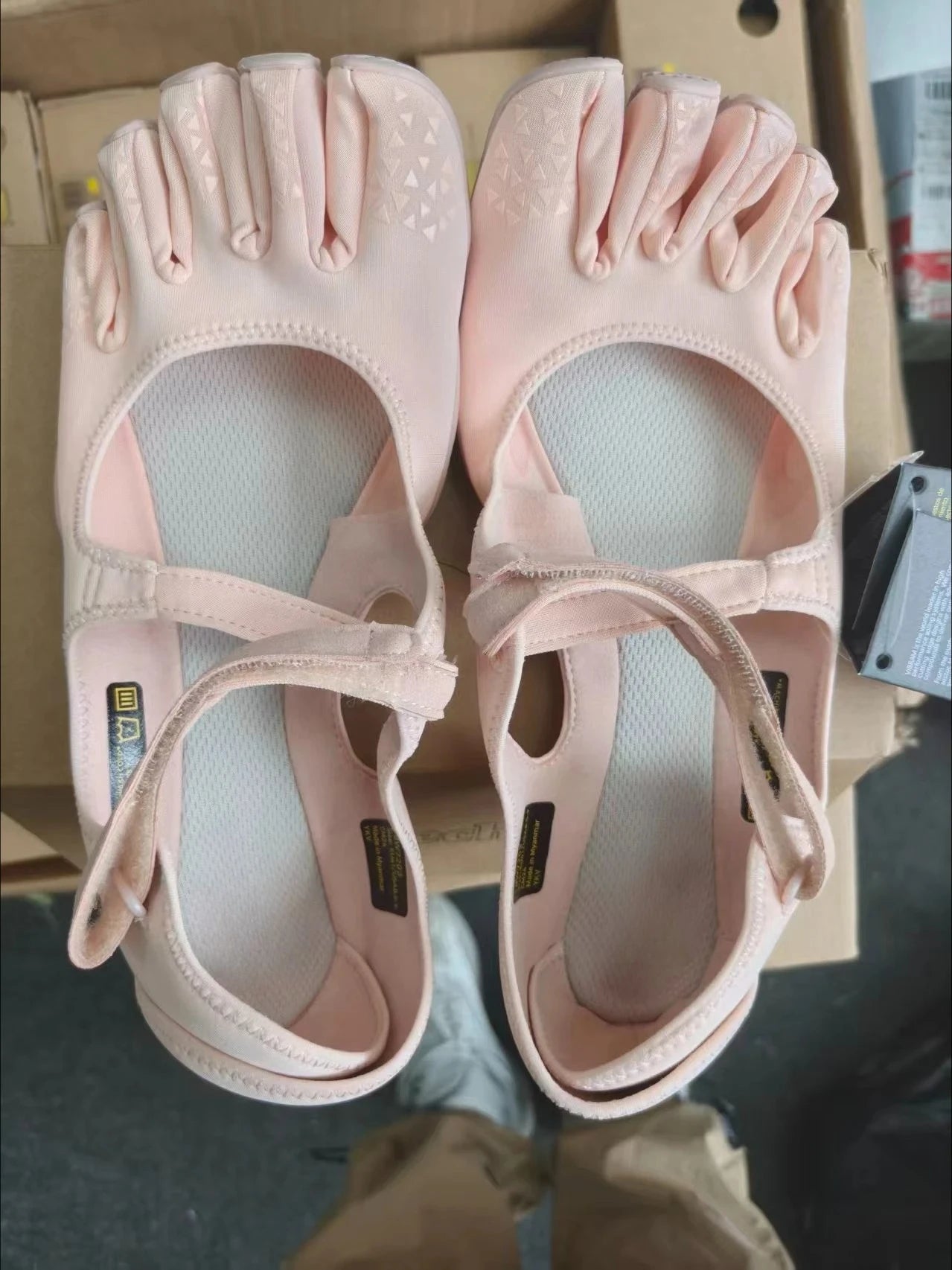 Five Fingers Breathable Non-Slip Barefoot Yoga Shoes Lightweight Indoor Gym Training Dance Casual Sports Sneakers
