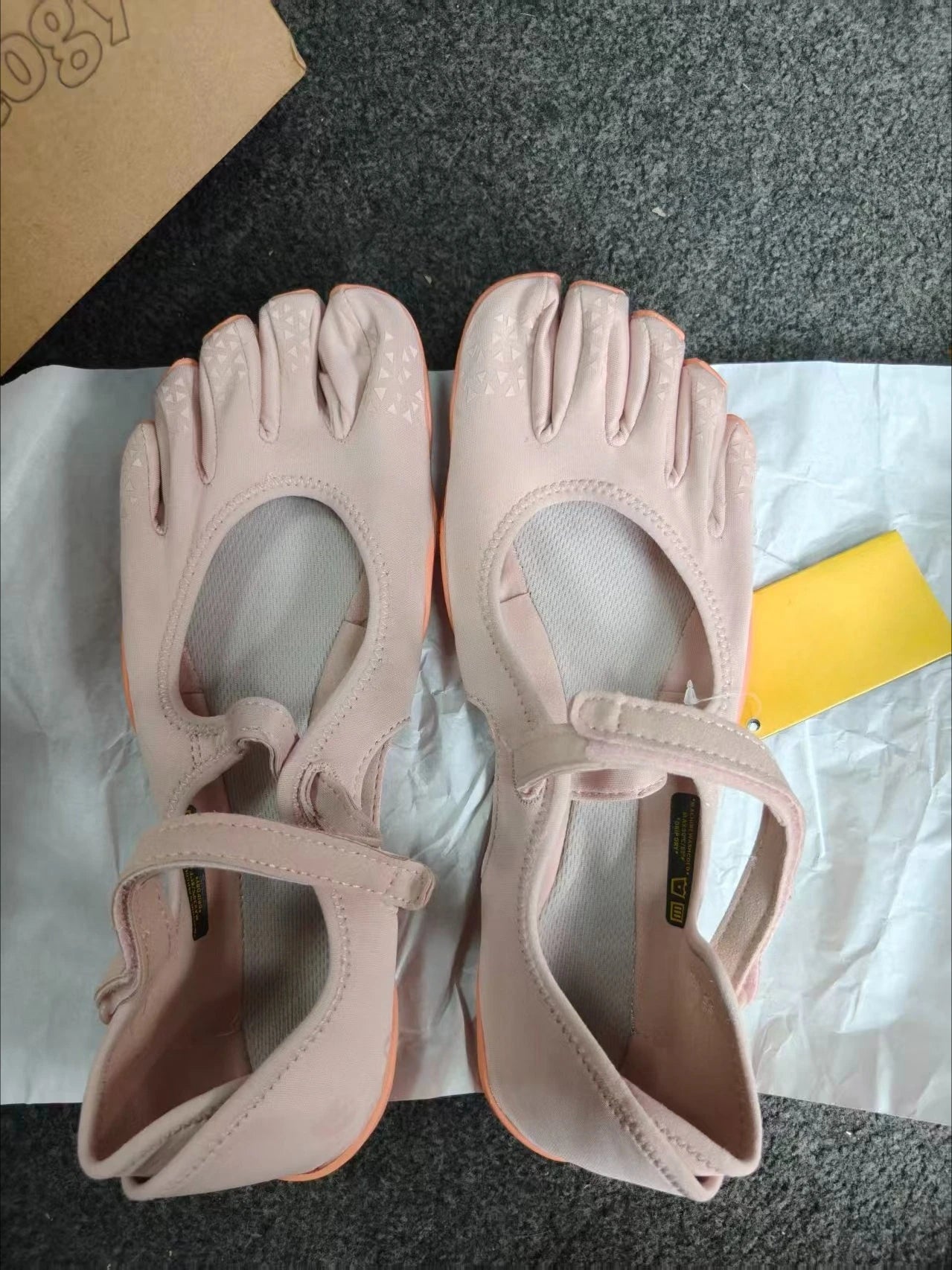 Five Fingers Breathable Non-Slip Barefoot Yoga Shoes Lightweight Indoor Gym Training Dance Casual Sports Sneakers