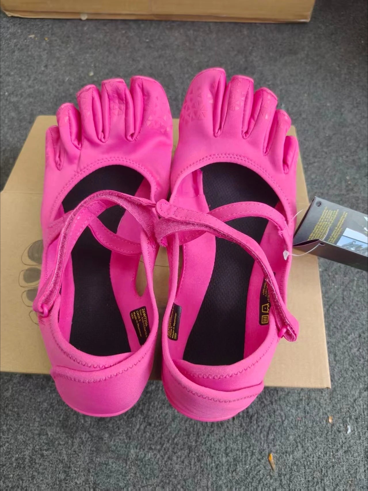 Five Fingers Breathable Non-Slip Barefoot Yoga Shoes Lightweight Indoor Gym Training Dance Casual Sports Sneakers