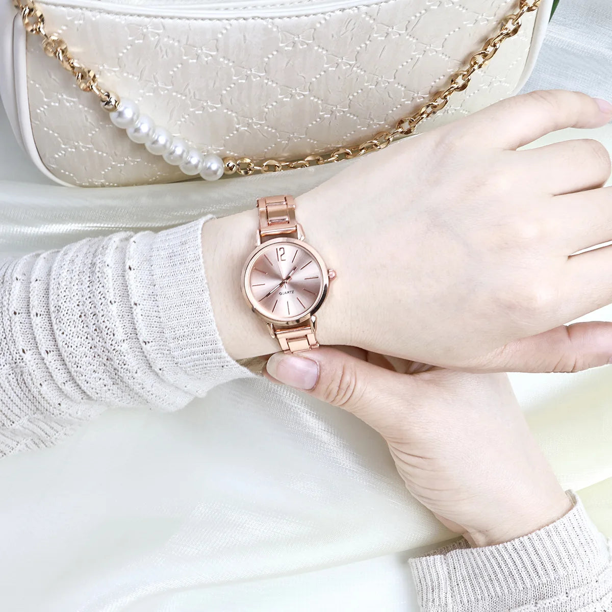 Fashion Small Dial Gold Watch Woman Luxury Alloy Strap Ladies Quartz Wristwatches Gift Clock Gift reloj mujer（Without Box）