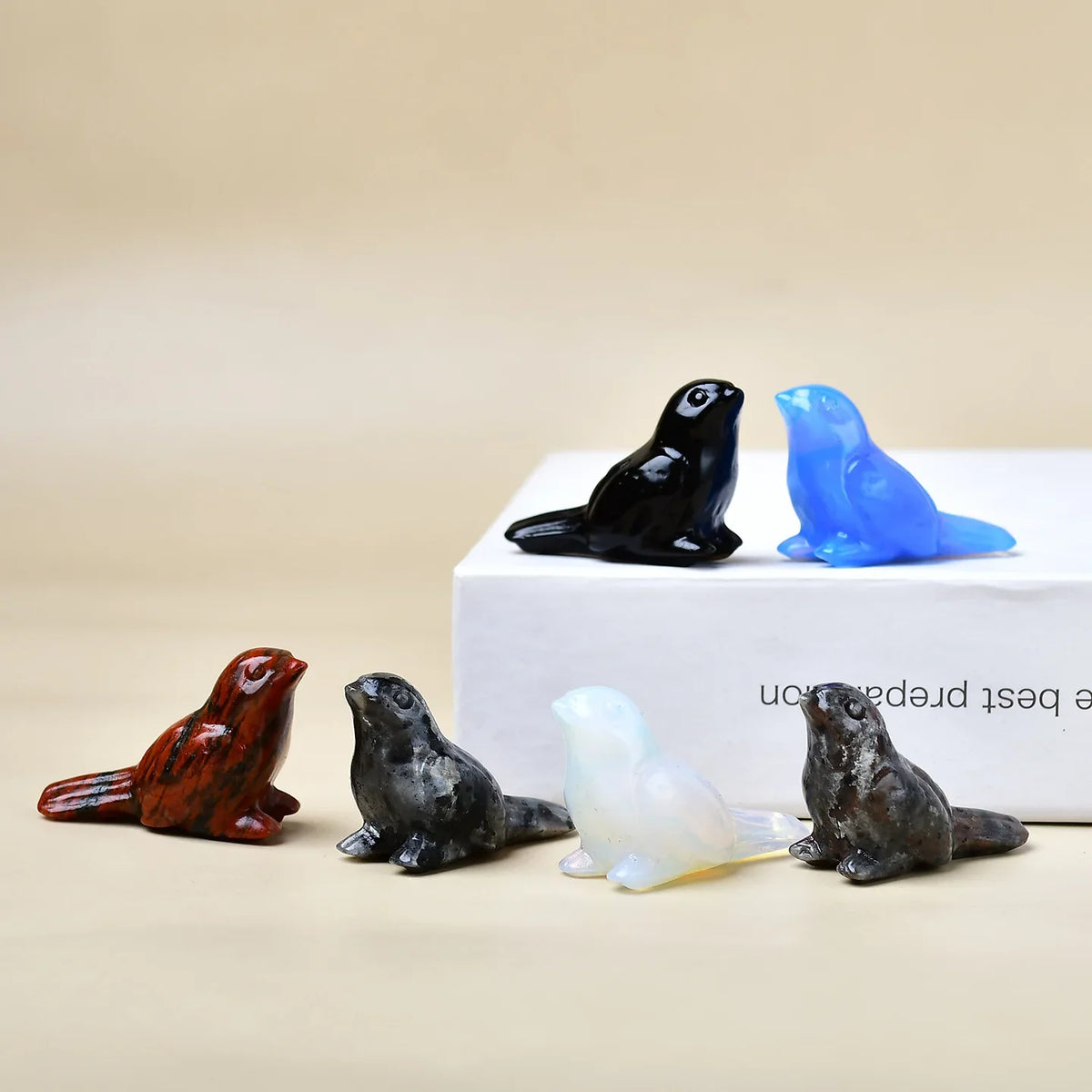 Natural crystal carved into a bird, a perfect crystal gift, a decorative item suitable for home decoration