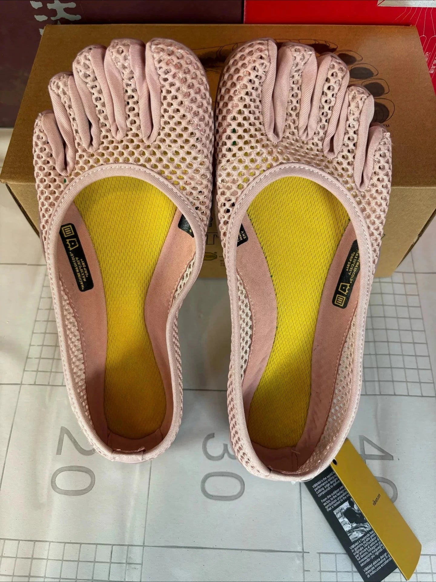 Five Fingers Breathable Non-Slip Barefoot Yoga Shoes Lightweight Indoor Gym Training Dance Casual Sports Sneakers