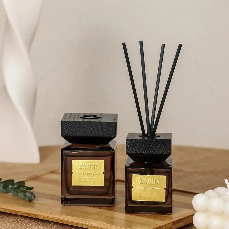 Luxury Hotel Customize Flameless Perfume Oil Fragrance Fiber Rattan Stick Glass Bottle Wood Lid Cover Reed Diffuser