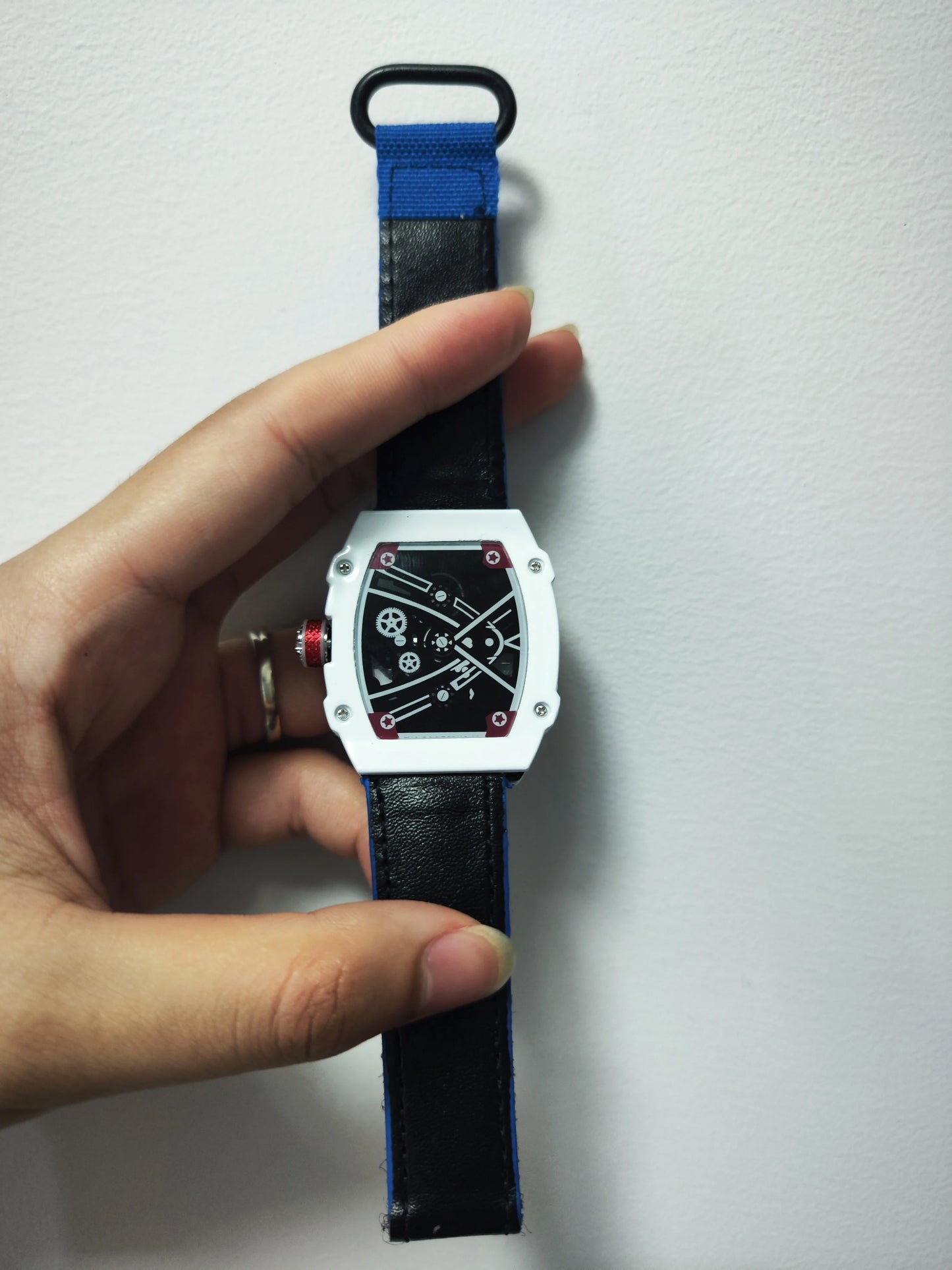 New Ultra Slim Barrel Shaped Best Selling Fashionable Men's Quartz Watch Men's Brand Luxury Quartz Fake Mechanical