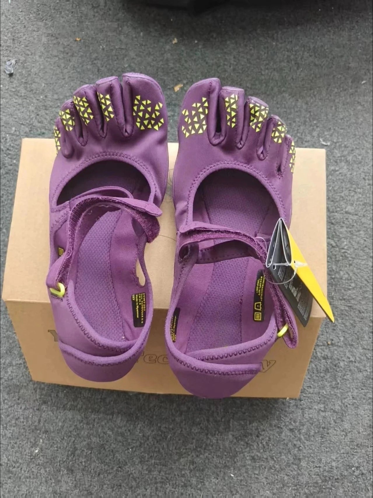 Five Fingers Breathable Non-Slip Barefoot Yoga Shoes Lightweight Indoor Gym Training Dance Casual Sports Sneakers