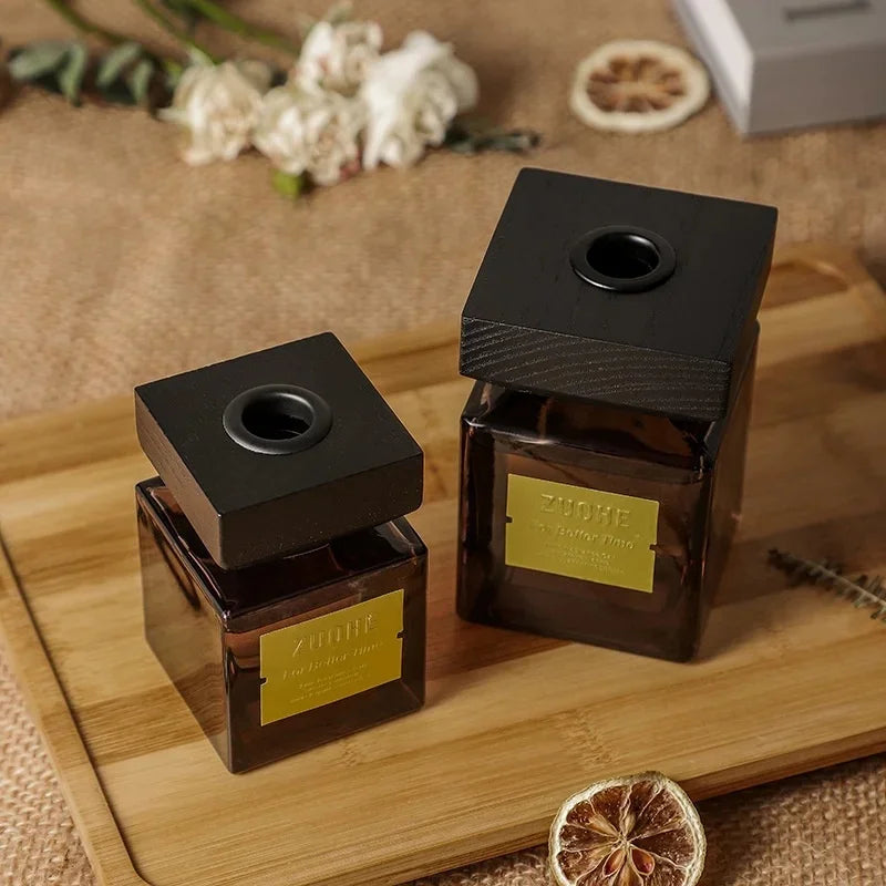 Luxury Hotel Customize Flameless Perfume Oil Fragrance Fiber Rattan Stick Glass Bottle Wood Lid Cover Reed Diffuser