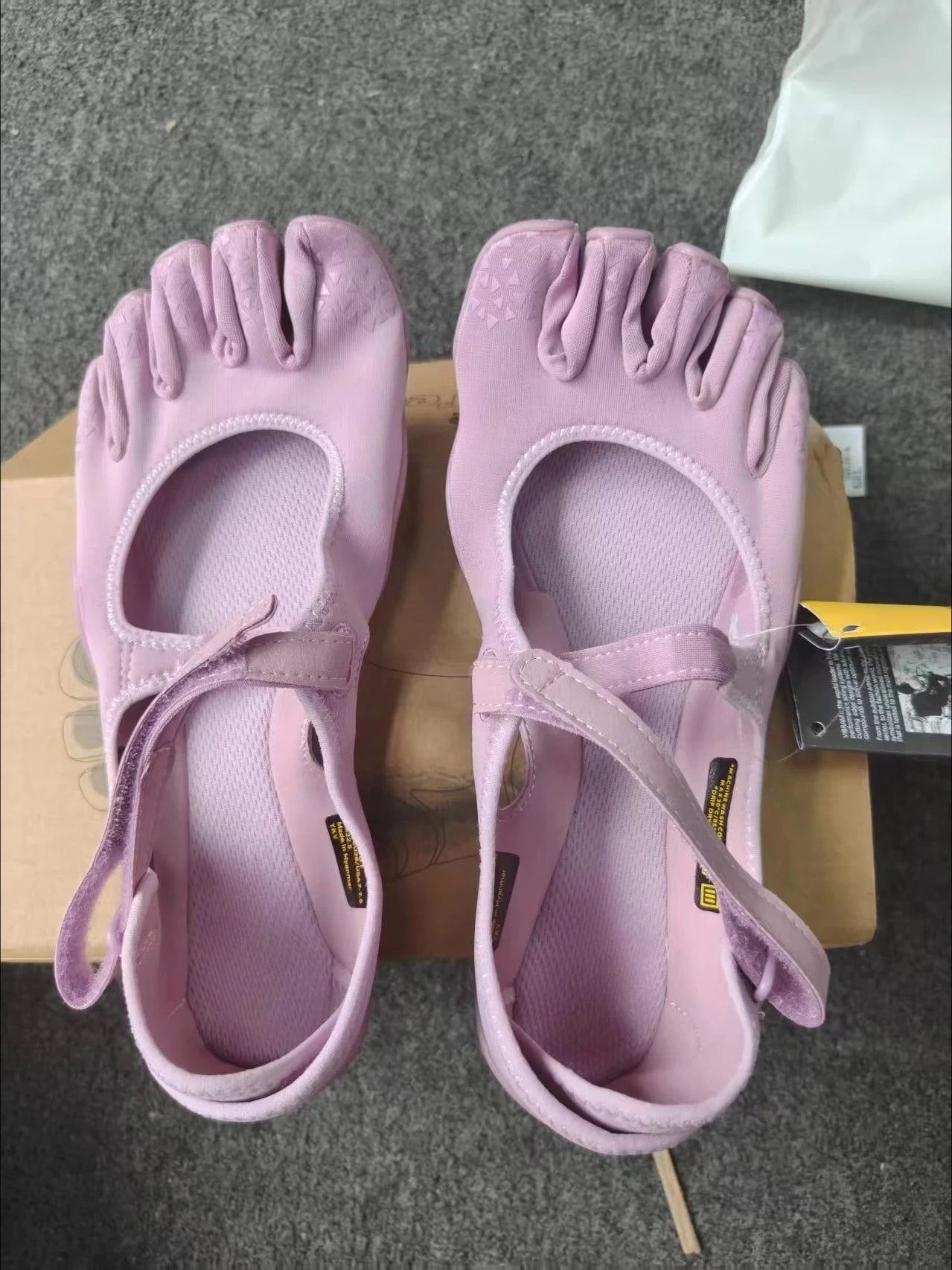 Five Fingers Breathable Non-Slip Barefoot Yoga Shoes Lightweight Indoor Gym Training Dance Casual Sports Sneakers