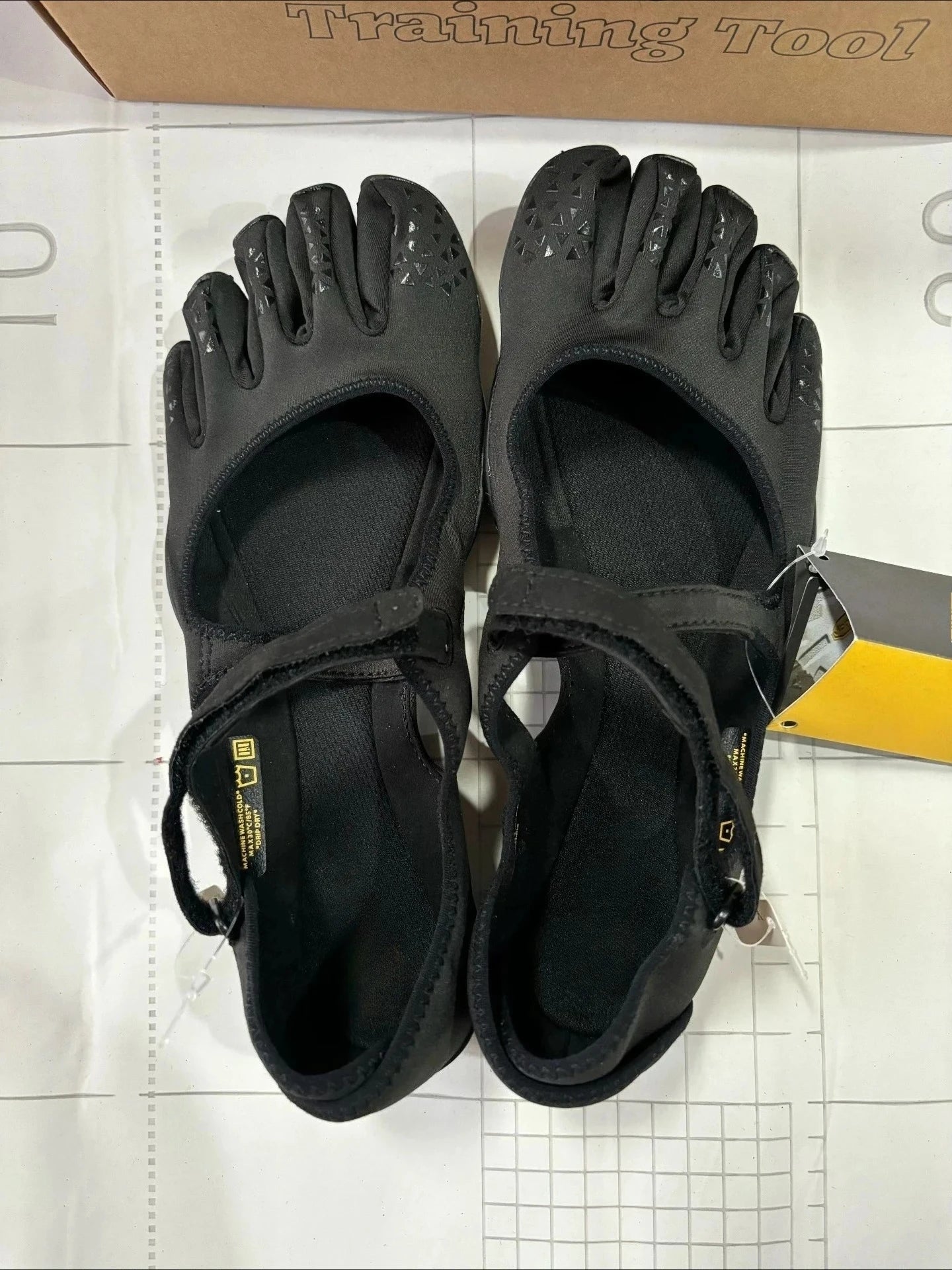 Five Fingers Breathable Non-Slip Barefoot Yoga Shoes Lightweight Indoor Gym Training Dance Casual Sports Sneakers