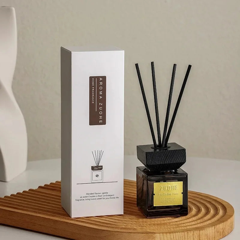 Luxury Hotel Customize Flameless Perfume Oil Fragrance Fiber Rattan Stick Glass Bottle Wood Lid Cover Reed Diffuser