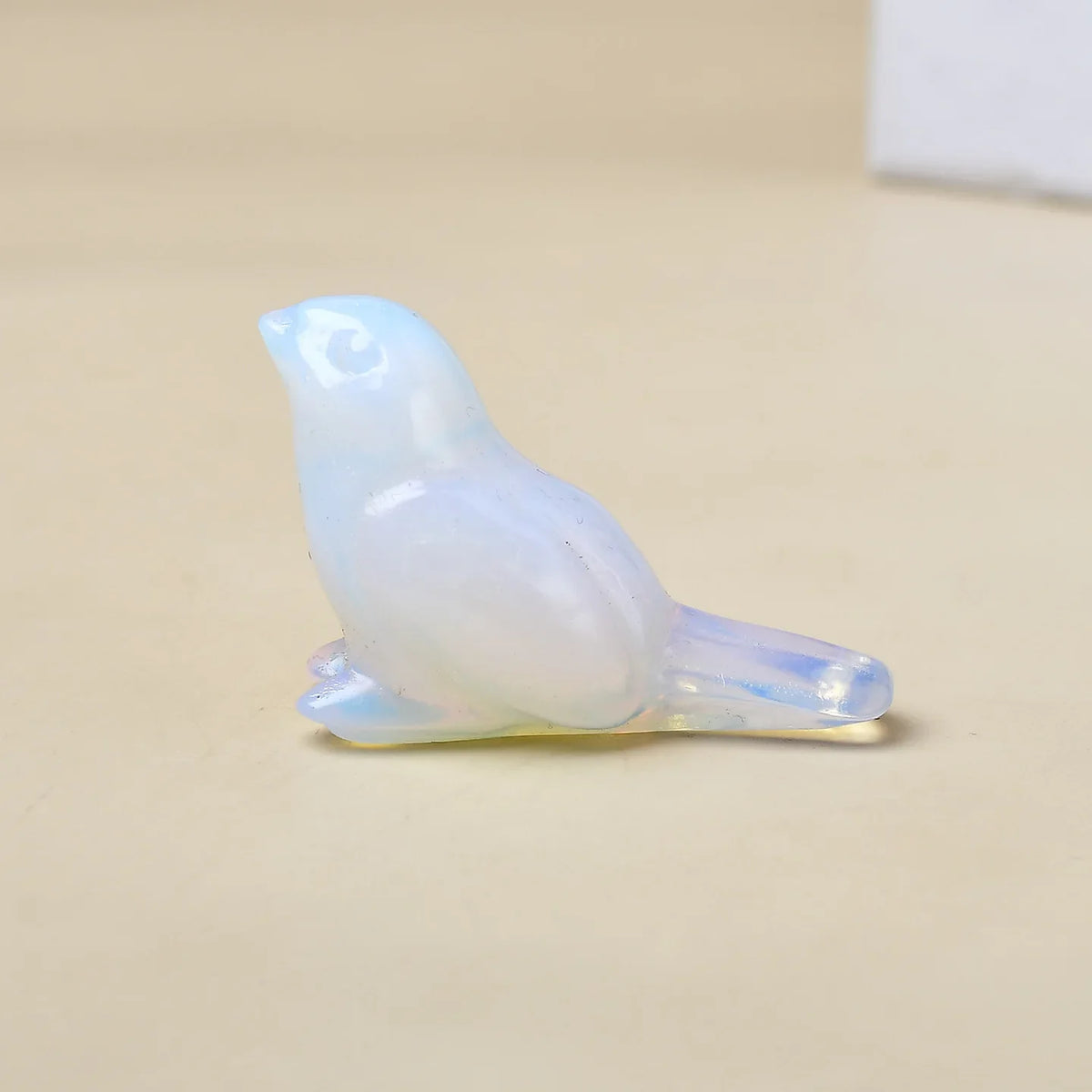 Natural crystal carved into a bird, a perfect crystal gift, a decorative item suitable for home decoration