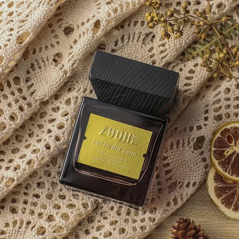 Luxury Hotel Customize Flameless Perfume Oil Fragrance Fiber Rattan Stick Glass Bottle Wood Lid Cover Reed Diffuser