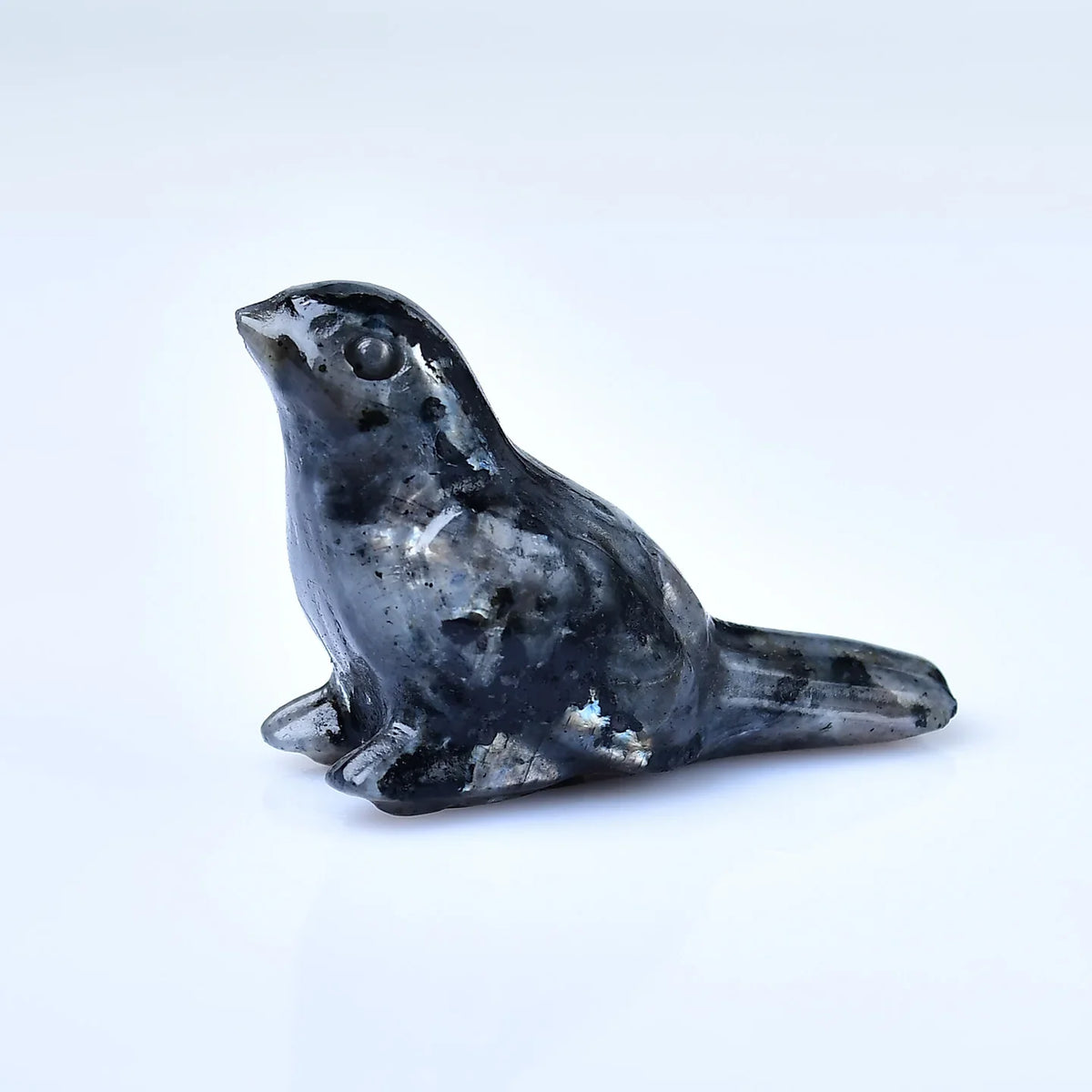 Natural crystal carved into a bird, a perfect crystal gift, a decorative item suitable for home decoration